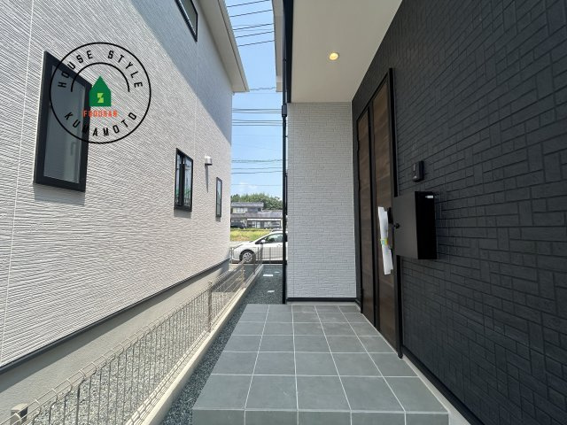 熊本市西区谷尾崎町第1-2棟（2号棟）　の外観：施工例|おでかけの時も帰った時も、「我が家」を最初に感じでもらえる素敵な空間に。