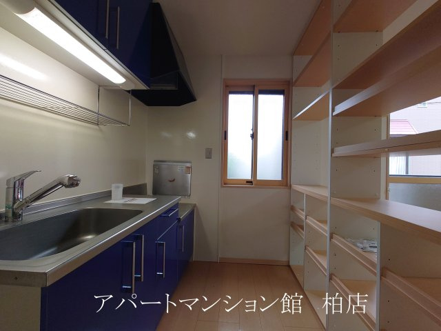 ヴィラセジュールのキッチン|★収納力のあるキッチンです