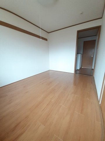 グリーンヒル山下　Ａの内装|風通しも良い寝室です☆