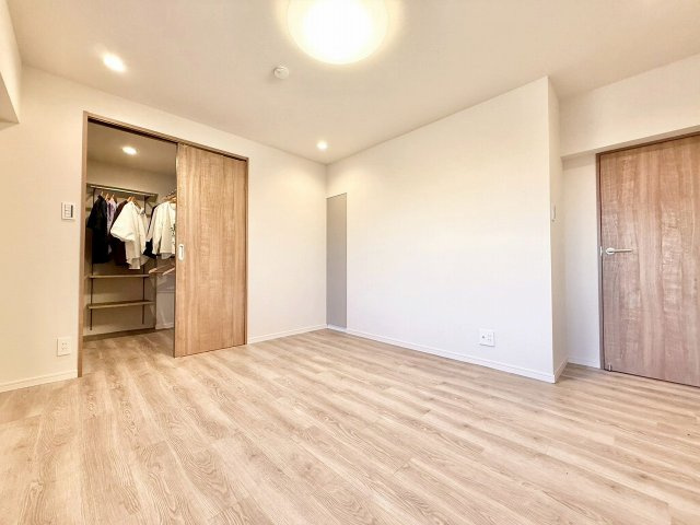 【居間・リビング】 | ★仲介手数料無料★パレス三條（目黒区アドレス。4路線利用可能な「目黒」駅から徒歩5分の好立地に建つヴィンテージマンションです）