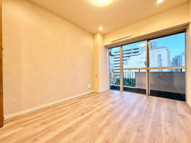 ★仲介手数料無料★パレス三條（目黒区アドレス。4路線利用可能な「目黒」駅から徒歩5分の好立地に建つヴィンテージマンションです）の洋室