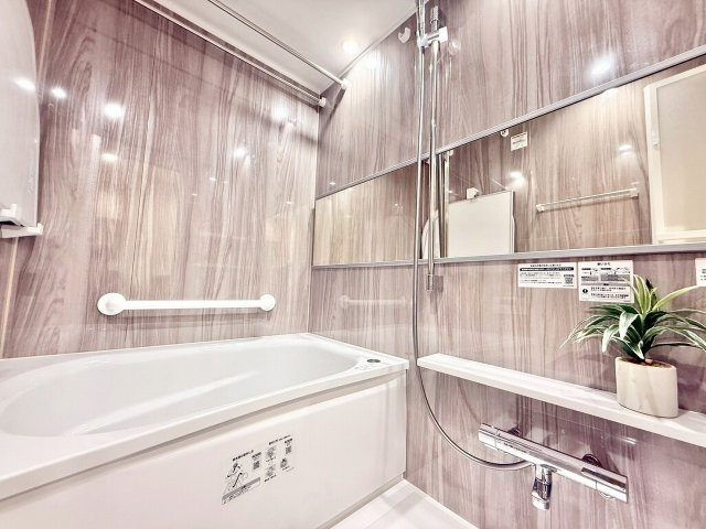 ★仲介手数料無料★パレス三條（目黒区アドレス。4路線利用可能な「目黒」駅から徒歩5分の好立地に建つヴィンテージマンションです）の浴室