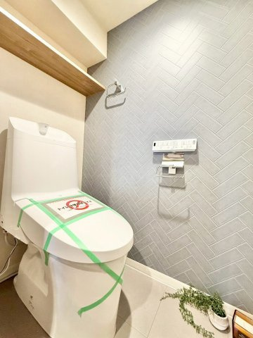 ★仲介手数料無料★パレス三條（目黒区アドレス。4路線利用可能な「目黒」駅から徒歩5分の好立地に建つヴィンテージマンションです）のトイレ