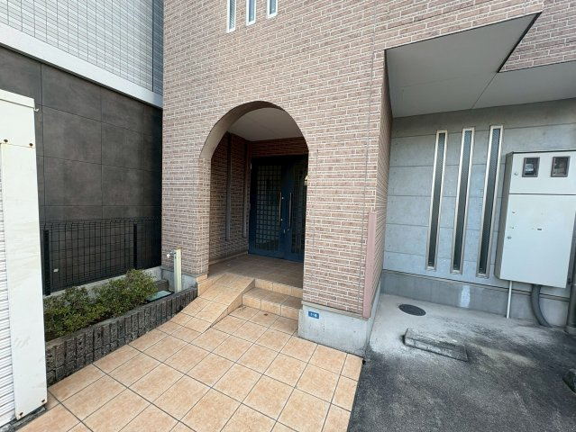 名古屋市千種区今池４丁目の賃貸マンションのエントランス