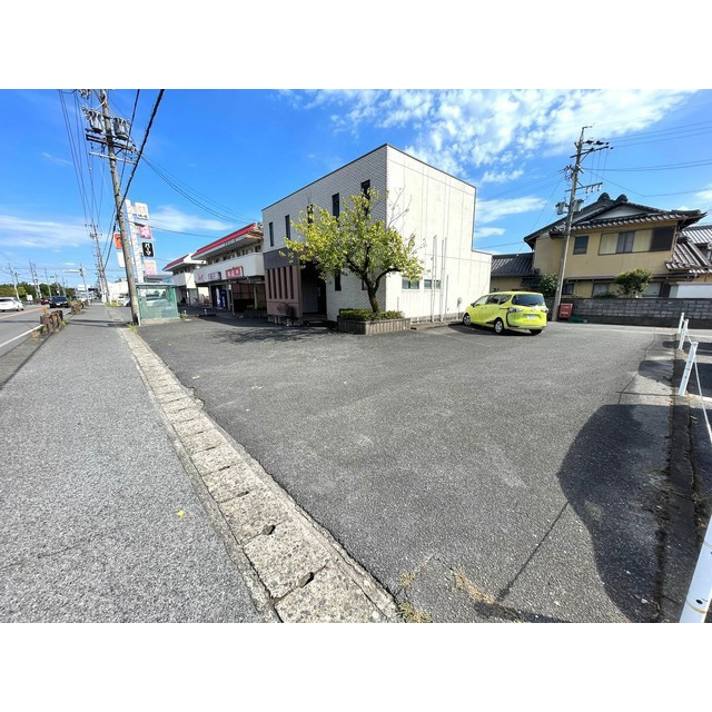 荒川町事務所の駐車場