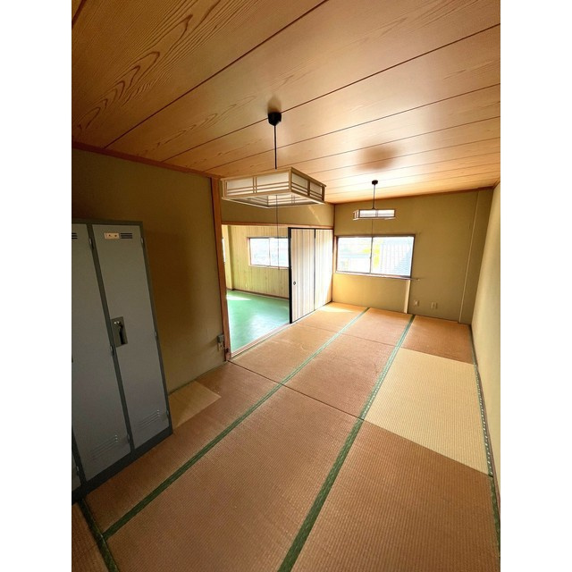 荒川町事務所の内装
