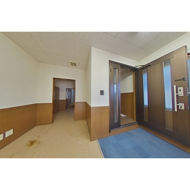 中川原3丁目貸家の玄関