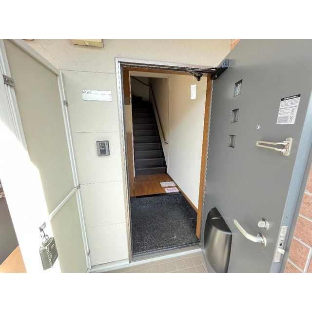 カインド・リバレインの玄関