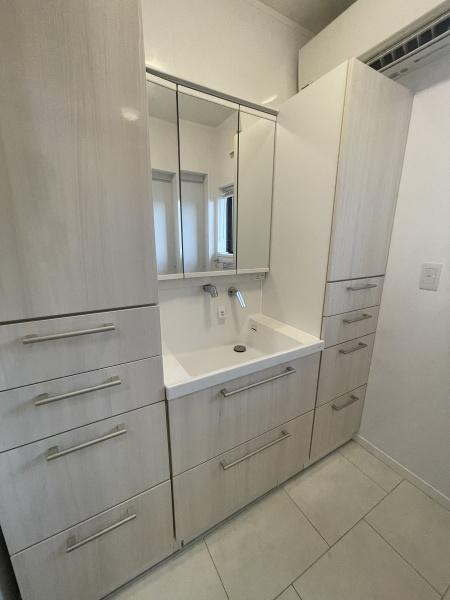 鳥取県倉吉市小田　中古戸建の独立洗面台