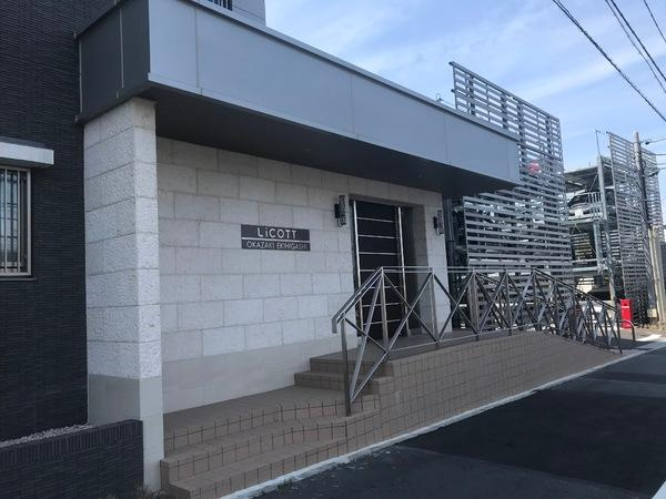 リコット岡崎駅東のエントランス