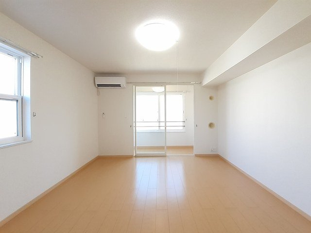 プレシャス　手屋の内装|内装は落ち着いています