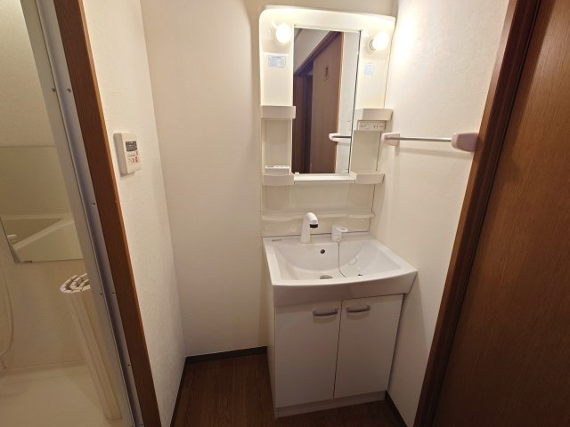 ベルリオーズの洗面所|明るい洗面所です