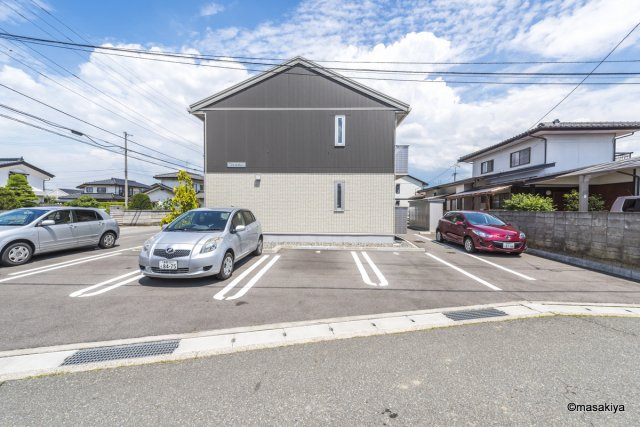 プレセダンの駐車場