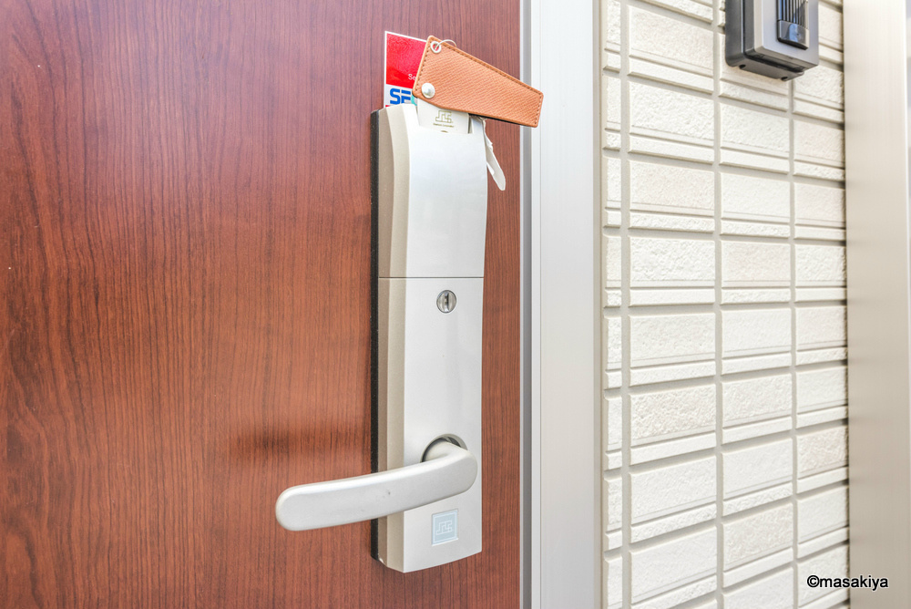 プレセダンのエントランス|カードキー