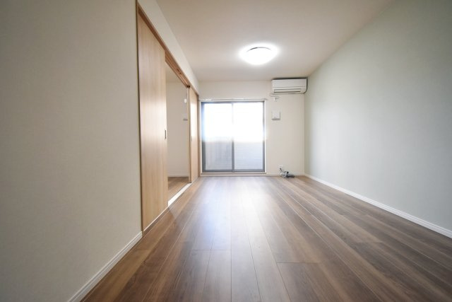 ウエルスクエア西宮甲東園の居間・リビング