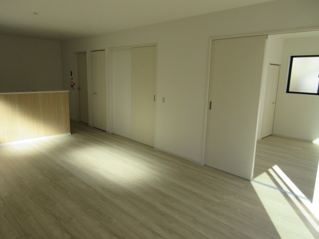 【仲介手数料無料】新築戸建　熊谷市別府2-66（全1棟）の居間・リビング