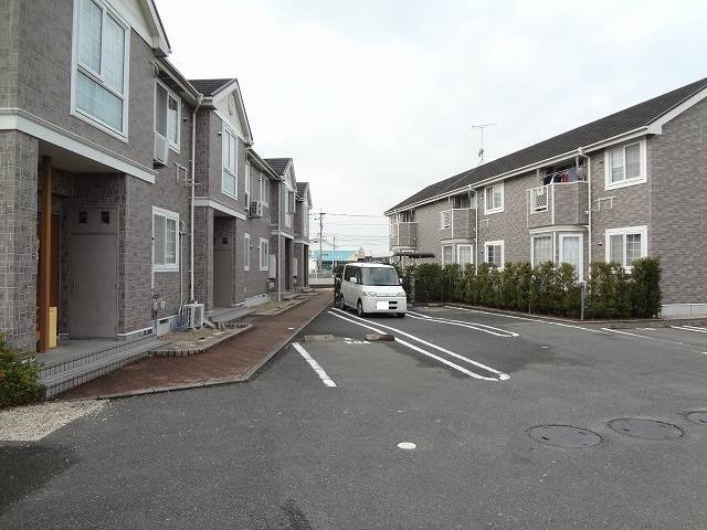 リジェール・７の駐車場