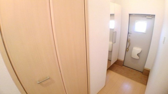 フローリア漣４号館の玄関