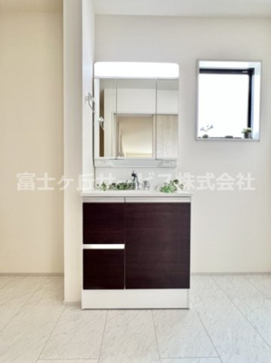 【独立洗面台】 | 富士宮市宮原 新築一戸建て 2号棟 | 朝の身支度に便利な独立洗面化粧台です