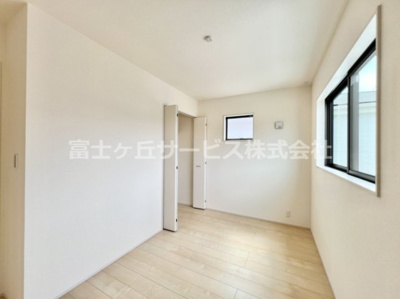 【洋室】 | 富士宮市宮原 新築一戸建て 2号棟 | 5.2帖の洋室です