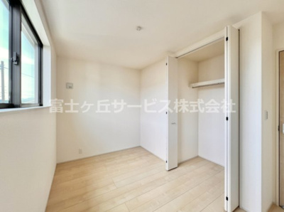 【洋室】 | 富士宮市宮原 新築一戸建て 2号棟 | 5.2帖の洋室です