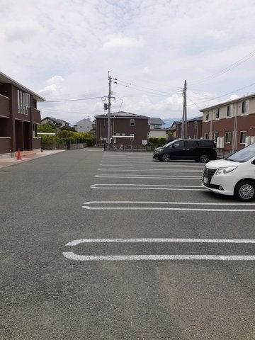 エルフィン　五番館の駐車場