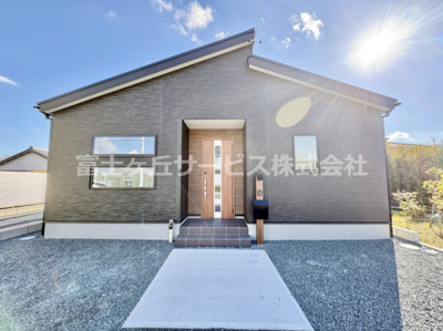 【外観】 | 湖西市新居町浜名 新築一戸建て 1号棟 | 現在建築中の外観画像です。ご内覧は同じメーカーの完成物件へご案内いたしますので、いつでもご相談ください！