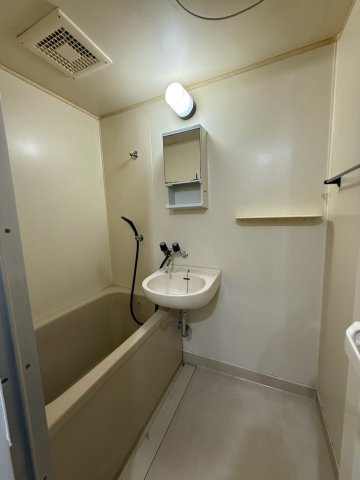 ニュー作新ハイツの浴室|きれいなお風呂です