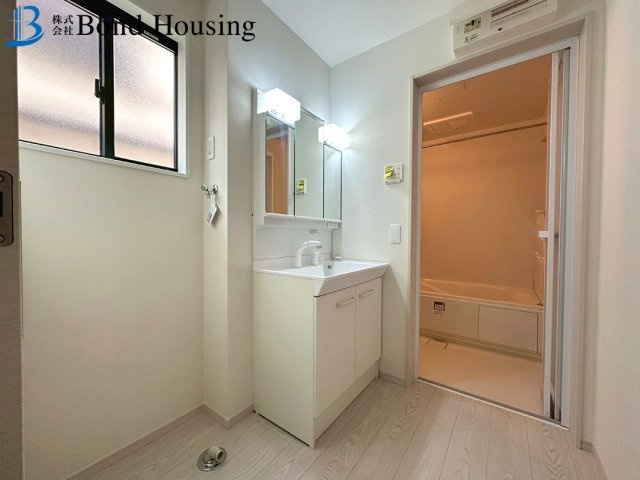 JR西明石駅徒歩5分・小中学校徒歩15分圏内の好立地　西明石西町の独立洗面台