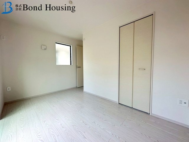 JR西明石駅徒歩5分・小中学校徒歩15分圏内の好立地　西明石西町の洋室