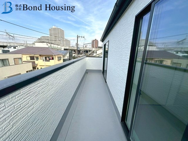 JR西明石駅徒歩5分・小中学校徒歩15分圏内の好立地　西明石西町のバルコニー