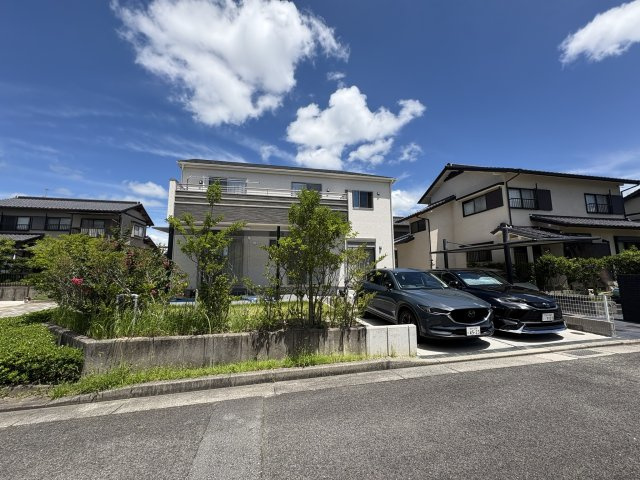 三田市弥生が丘2丁目4100万円の外観|南向きの広い間口10m超！