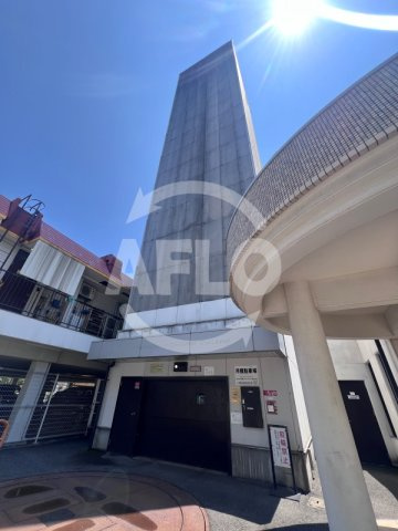 ユンヌ・ホワイエの駐車場