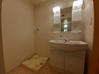 【洗面所】 | メゾン早坂　壱番館 | ゆったりとスペースのある洗面所