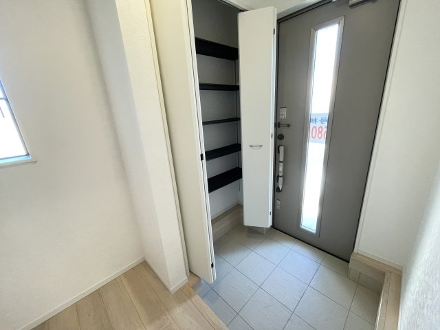 藤岡市岡之郷第２（全３棟）1号棟の前面道路含む現地写真