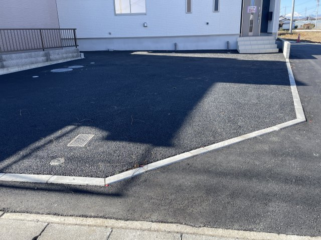 藤岡市岡之郷第２（全３棟）1号棟の駐車場