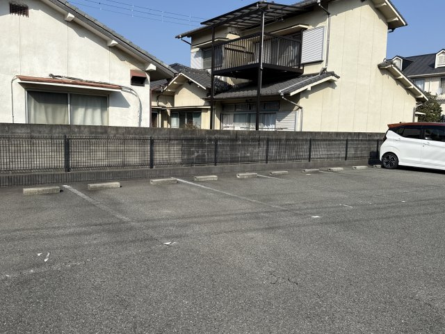 フォンテーヌ・アベニューⅠの駐車場