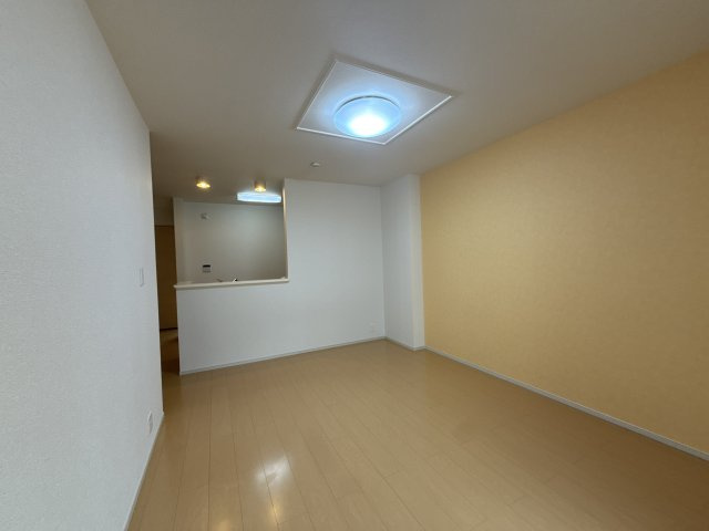 サニー青山の居間・リビング