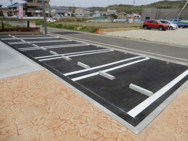 シャルマンの駐車場