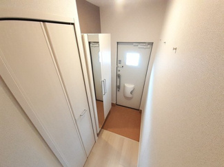 【玄関】 | リリア・ヴィレⅠ | 収納もある玄関です