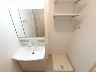 【洗面所】 | リリア・ヴィレⅠ | ゆったりとスペースのある洗面所