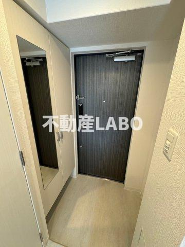 エスリード弁天町ルシェンテの玄関