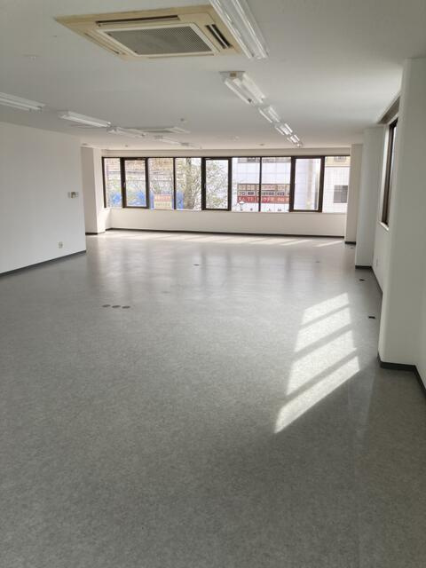 髙岩ビル　2F(西側)のロビー