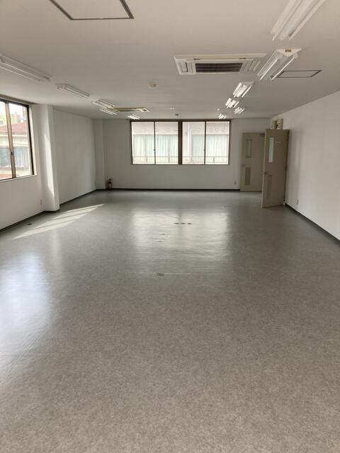 髙岩ビル　2F(西側)のロビー