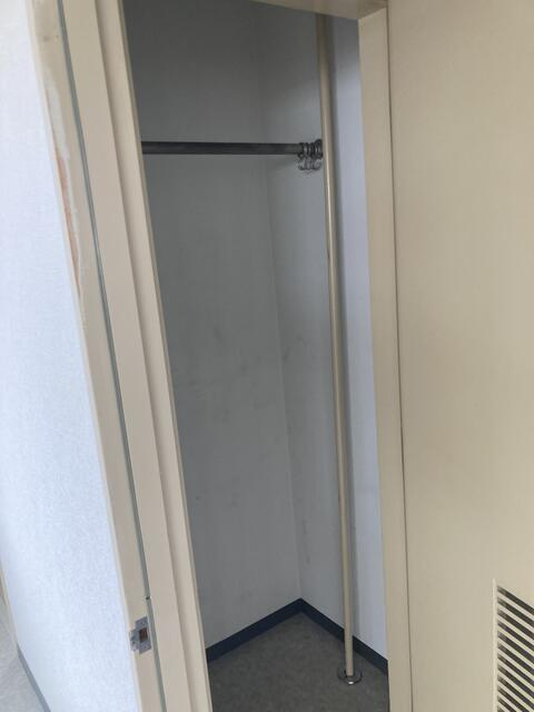髙岩ビル　2F(西側)の収納