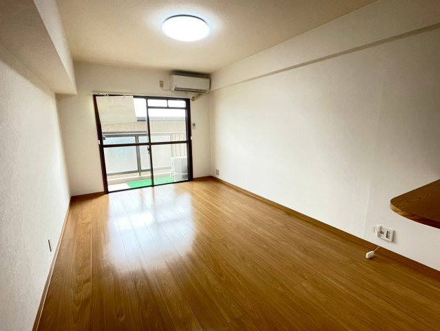 パルコート明ケ島の居間・リビング