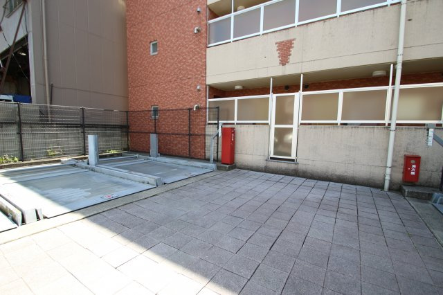 ZCO並木ビル2NDの駐車場