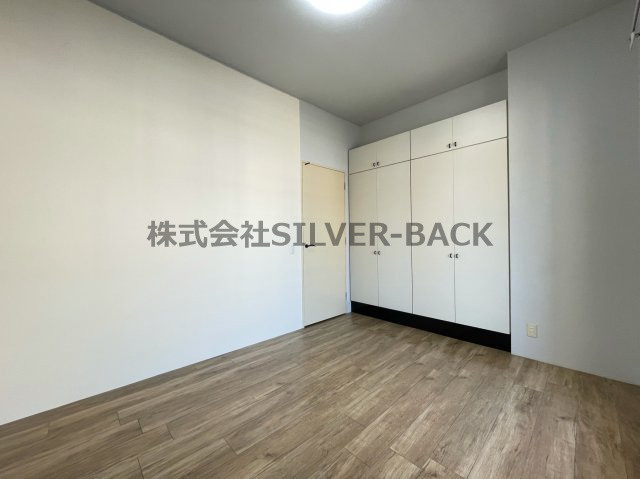 グラスホッパーの洋室