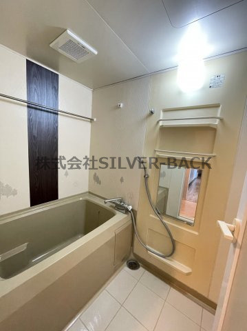 グラスホッパーの浴室