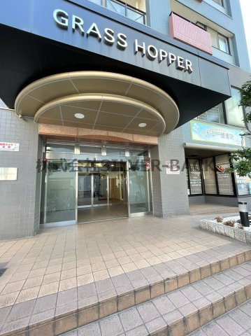 グラスホッパーのエントランス